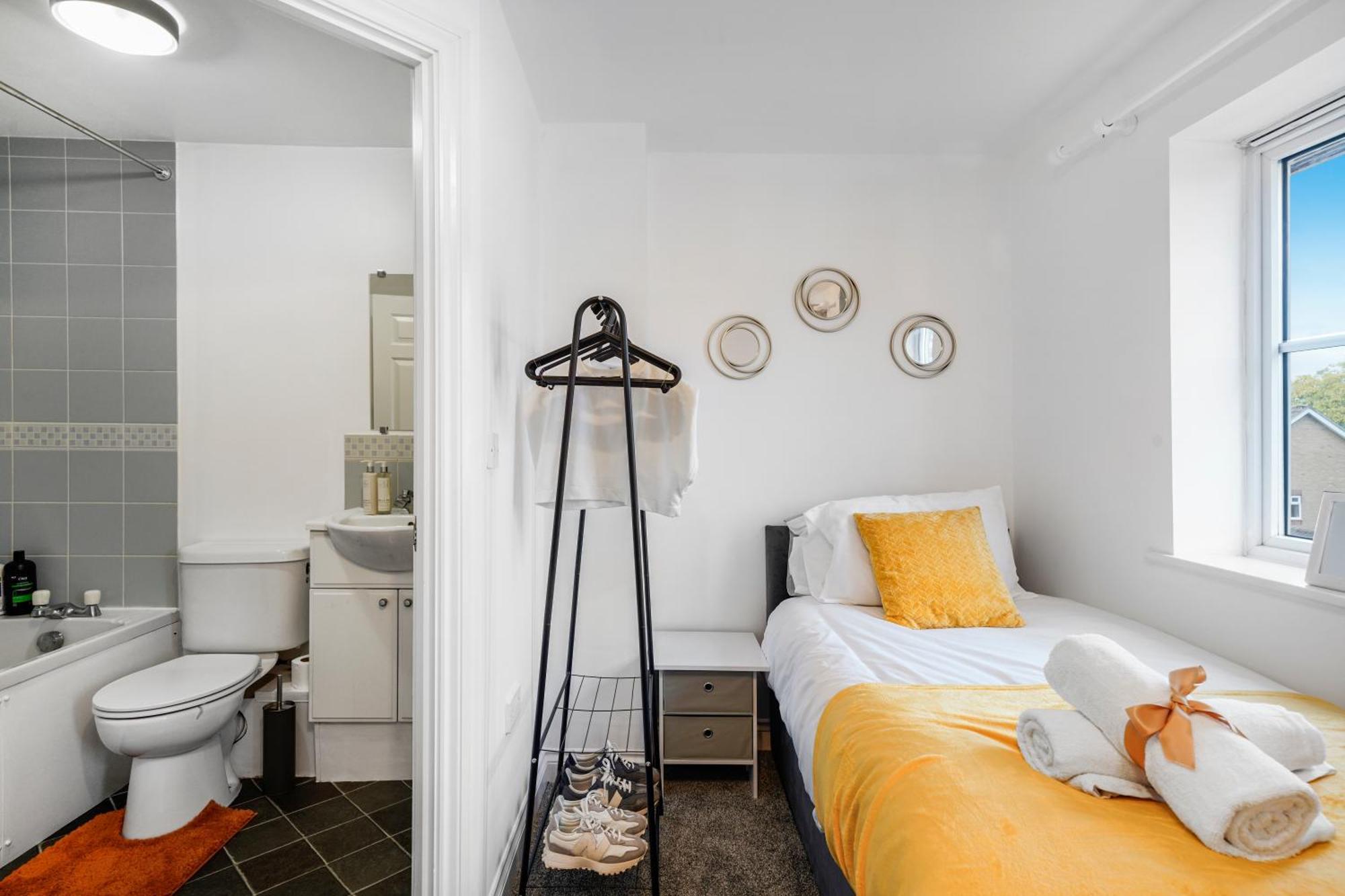 Station & Shops 3Min Walk I Heathrow 15 Mins I X2 Ensuites I Parking X2 Langley Marish Екстер'єр фото