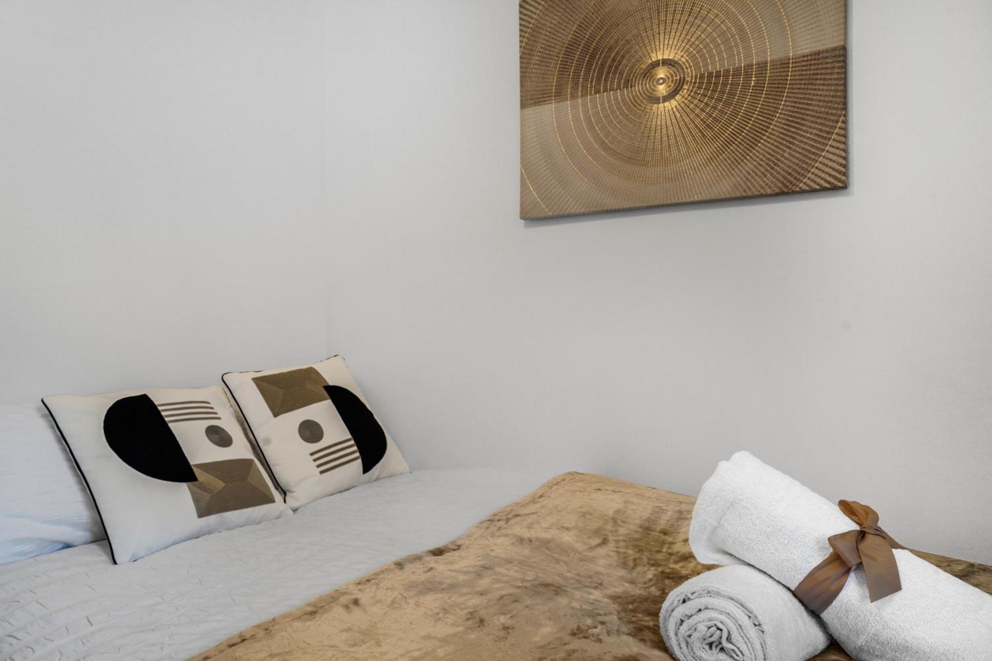Station & Shops 3Min Walk I Heathrow 15 Mins I X2 Ensuites I Parking X2 Langley Marish Екстер'єр фото