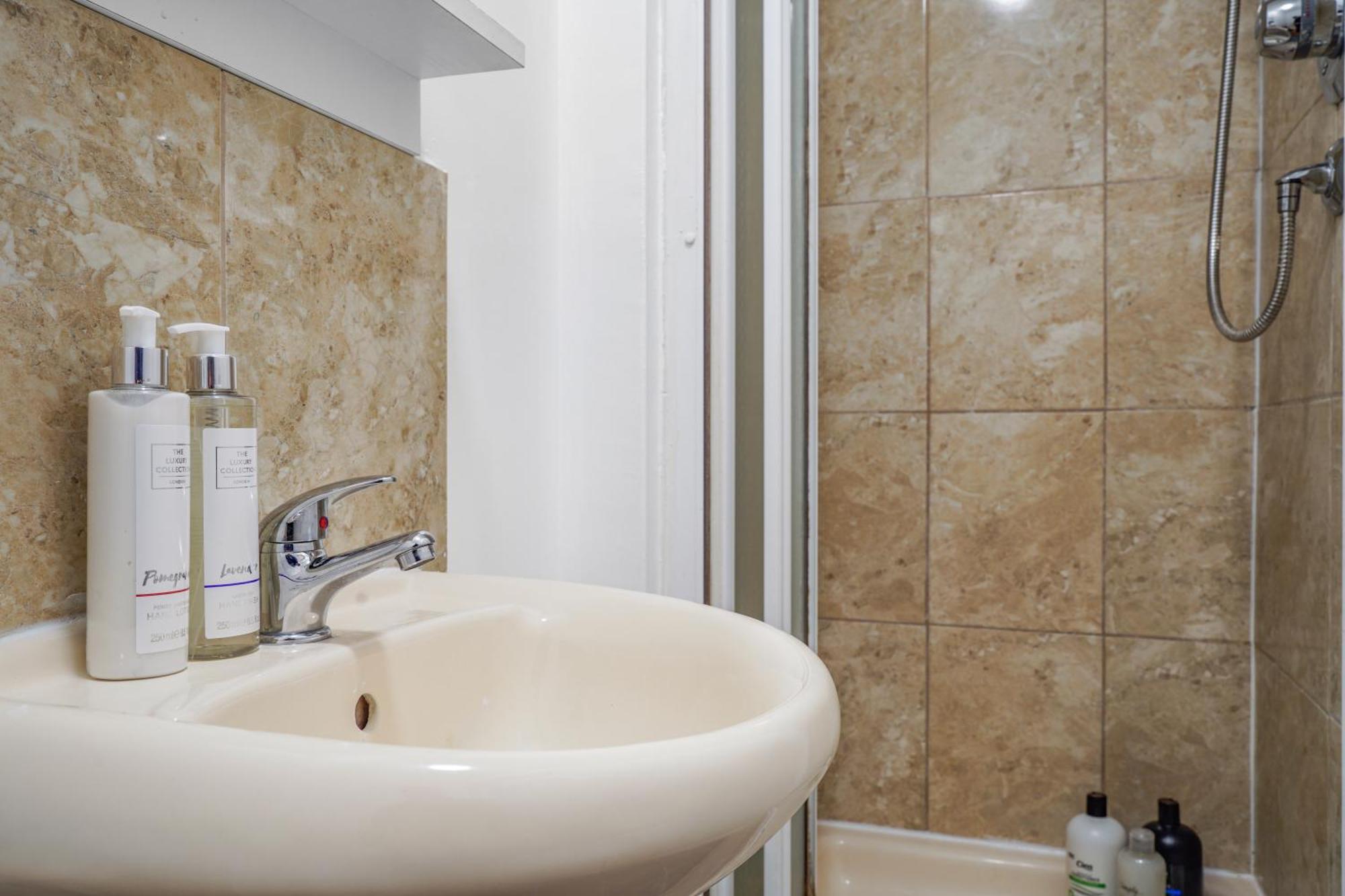 Station & Shops 3Min Walk I Heathrow 15 Mins I X2 Ensuites I Parking X2 Langley Marish Екстер'єр фото