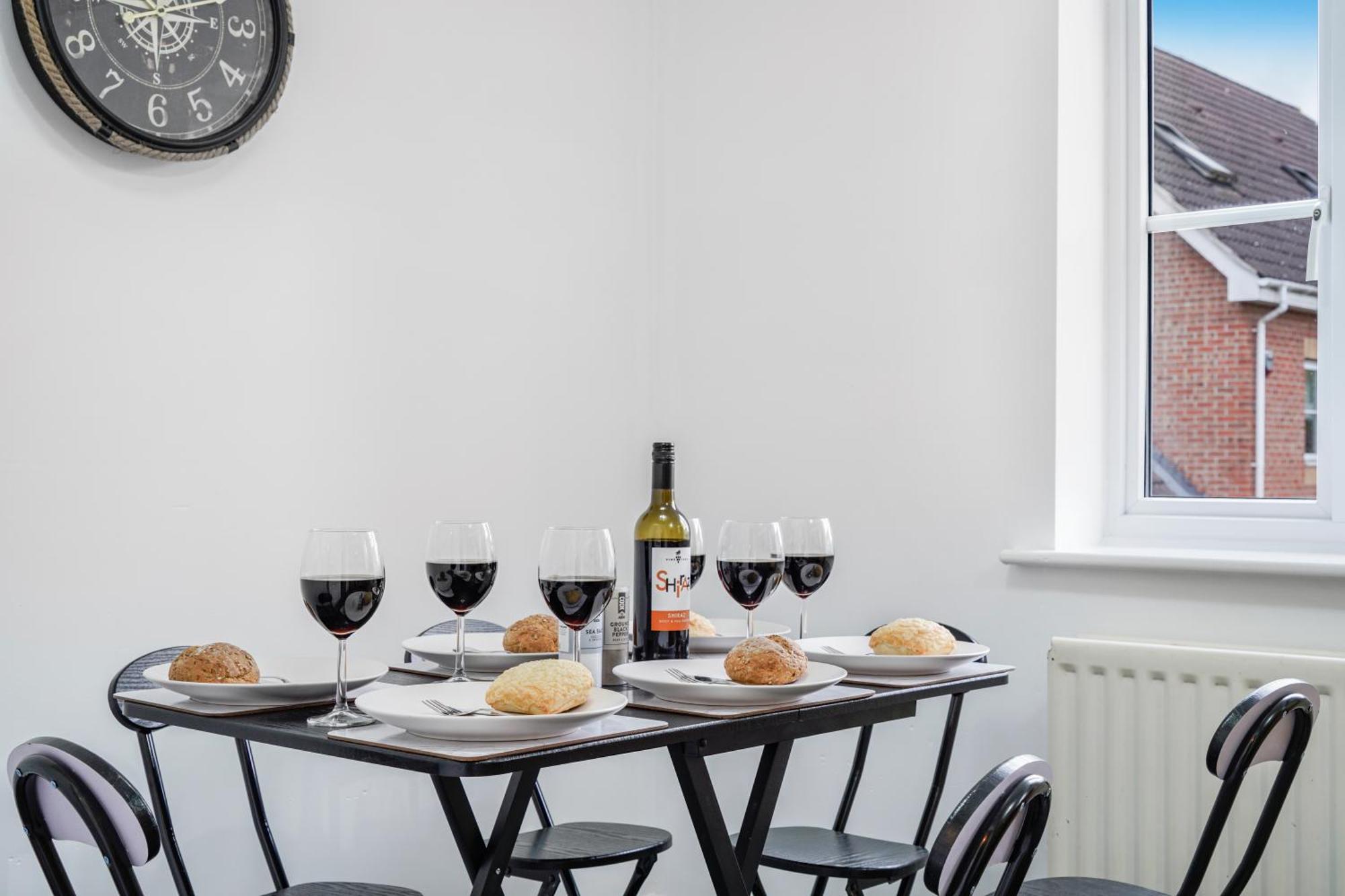 Station & Shops 3Min Walk I Heathrow 15 Mins I X2 Ensuites I Parking X2 Langley Marish Екстер'єр фото