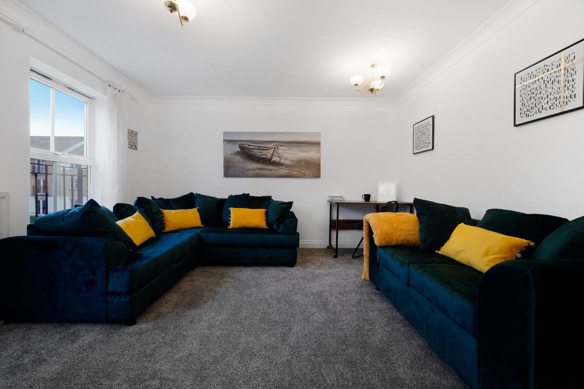 Station & Shops 3Min Walk I Heathrow 15 Mins I X2 Ensuites I Parking X2 Langley Marish Екстер'єр фото